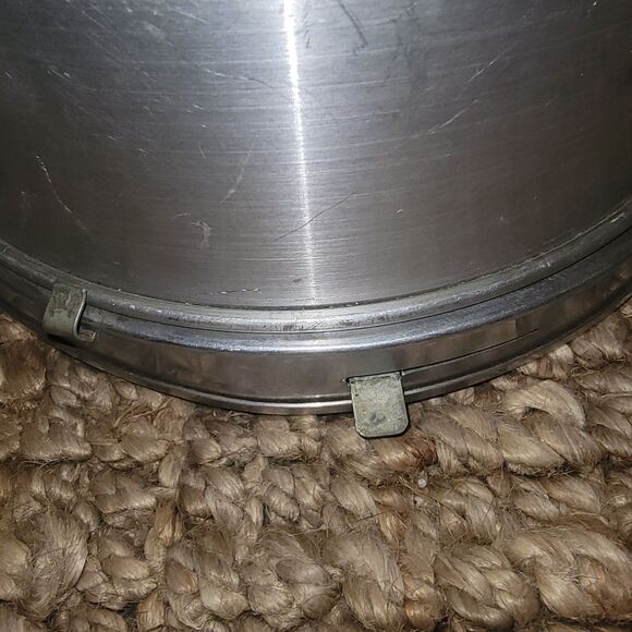 Vintage MIRRO Cake Carrier #2002KM Aluminum Locking Lid w Handle 1950s Excellent - Picture 9 of 16